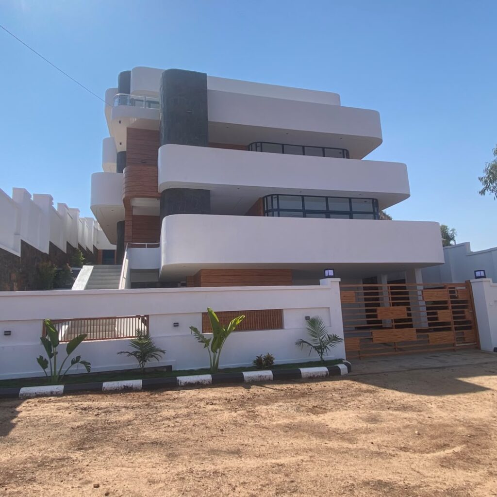 Contemporary 5-Bedroom Villa in Rebero