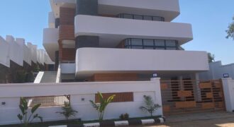 Contemporary 5-Bedroom Villa in Rebero